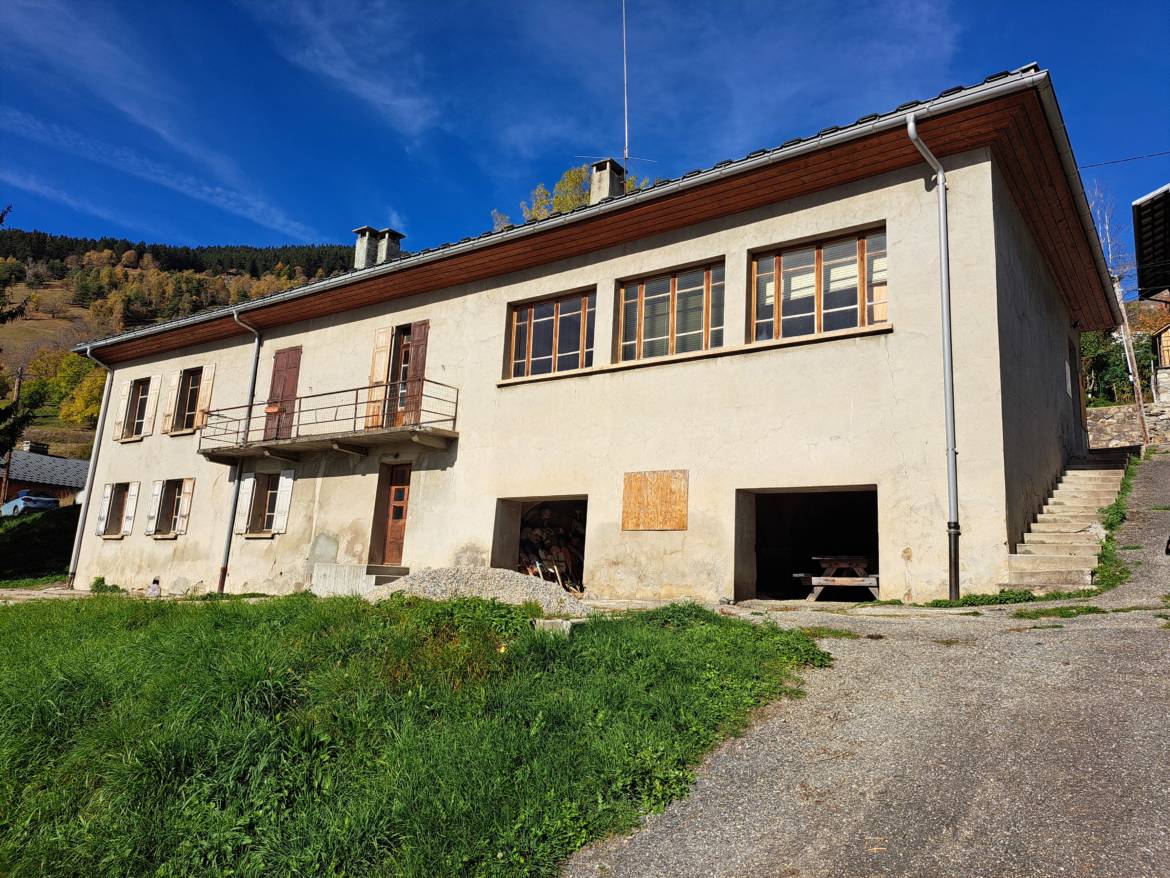 [Avis de vente] Ancienne école de Grand Naves + Terrains – PRIX – 180 000 € (HORS FRAIS DE NOTAIRE)